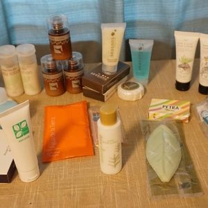 Mixed lot of 26 sample/Travel sizes.
